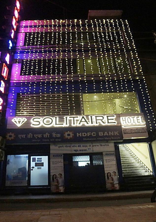 Solitaire Hotel New Delhi Exteriör bild
