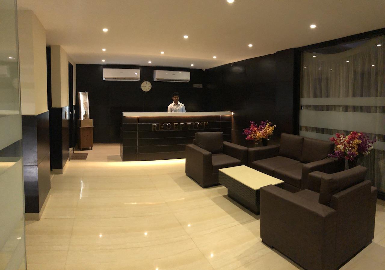 Solitaire Hotel New Delhi Exteriör bild